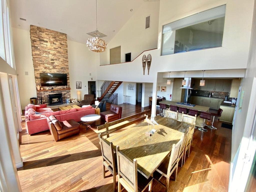 Modern 6 Bedroom Retreat, Stunning Lake Views, Close To Village! เลคแอร์โรว์เฮด ภายนอก รูปภาพ