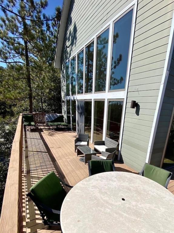 Modern 6 Bedroom Retreat, Stunning Lake Views, Close To Village! เลคแอร์โรว์เฮด ภายนอก รูปภาพ
